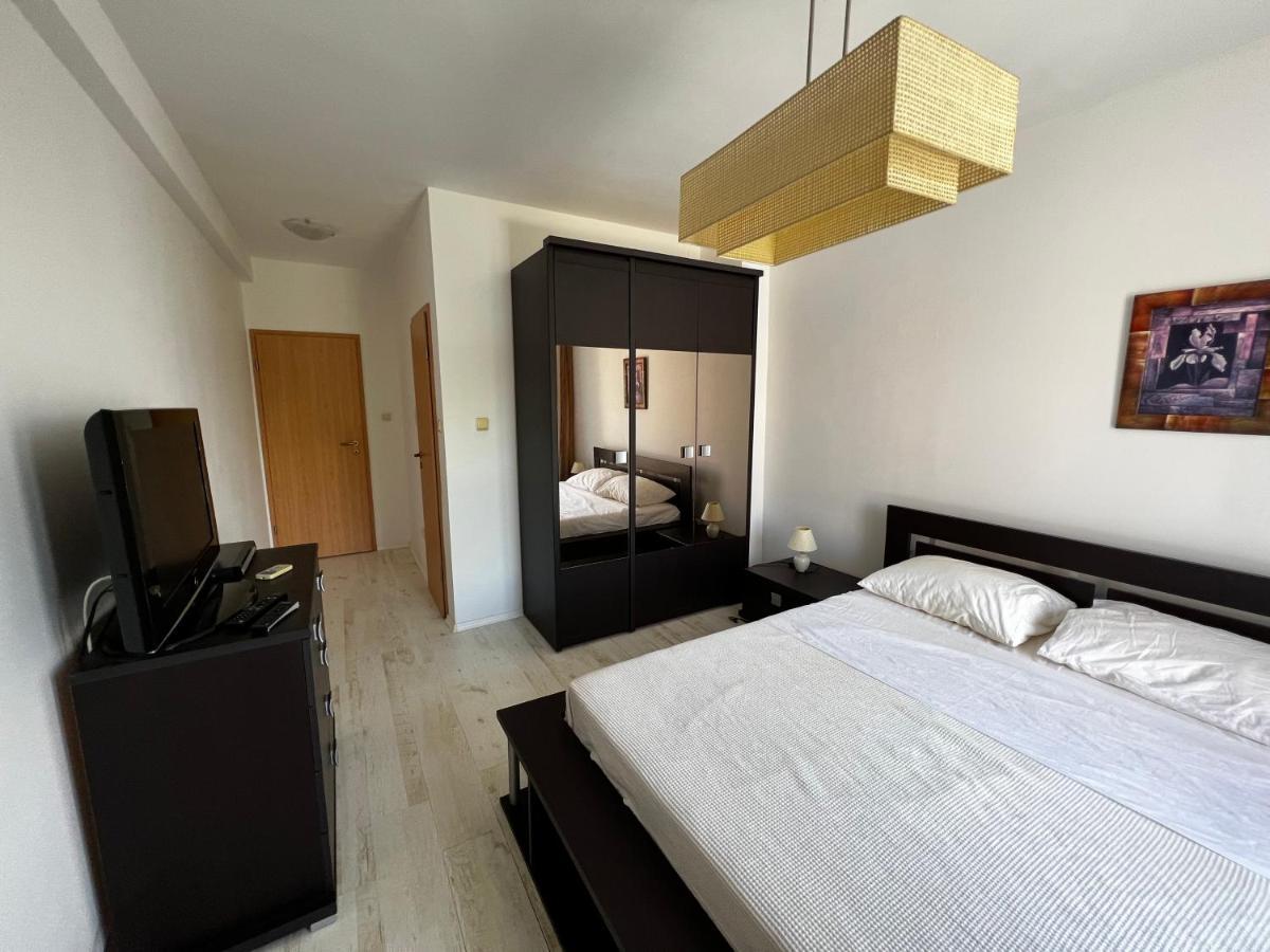 Modern Beachfront Apartment With Pool Ravda Exterior photo